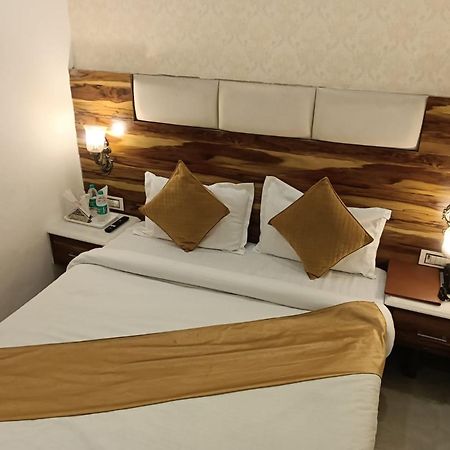 Oyo 22115 호텔 D 플라자 Zirakpur 외부 사진