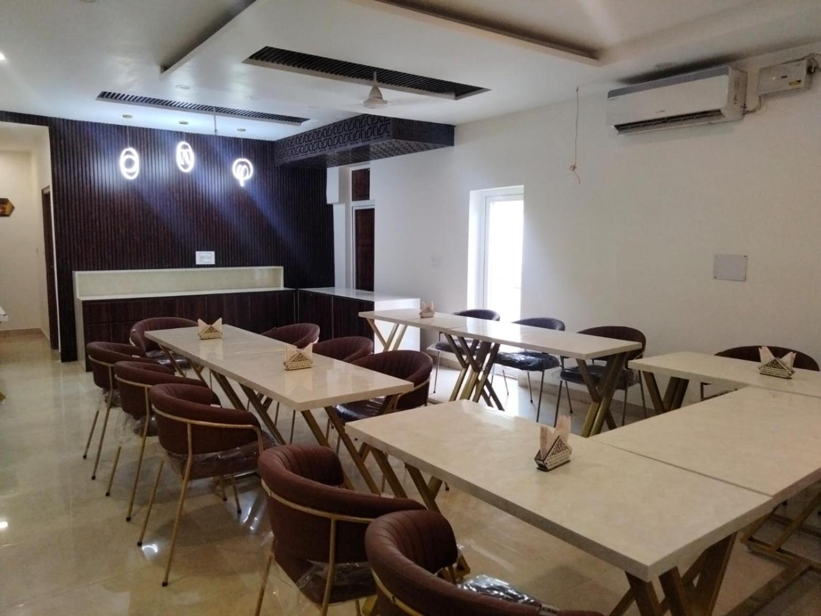 Oyo 22115 호텔 D 플라자 Zirakpur 외부 사진