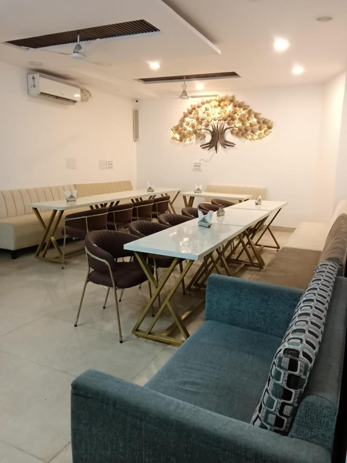 Oyo 22115 호텔 D 플라자 Zirakpur 외부 사진